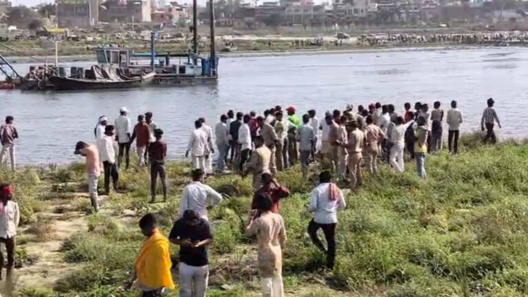 BREAKING: UP के मथुरा में बड़ा हादसा, श्रद्धालुओं से भरी नाव यमुना नदी में पलटी, 6 लोगों की मौत की खबर; रेस्क्यू जारी