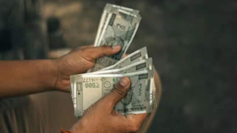 DA Hike 2026: केंद्रीय कर्मचारियों का आज प्रदर्शन, 3% तक बढ़ सकता है महंगाई भत्ता; देखें नया सैलरी चार्ट