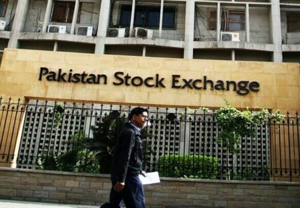 पाकिस्तान के शेयर मार्केट में इतिहास की सबसे बड़ी तेजी, 12,000 अंक उछला इंडेक्स, रोकनी पड़ी ट्रेडिंग