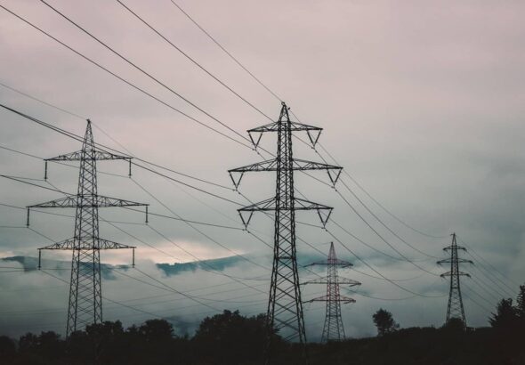 Om Power Transmission की शानदार शुरुआत, शेयर 6% तक बढ़त में लिस्ट; तुरंत हिट किया अपर सर्किट