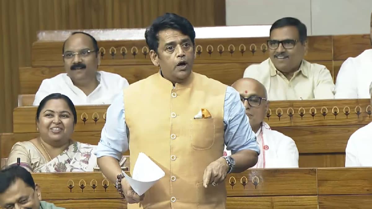 'जब सो रही होती हैं तो मैं अपनी पत्नी का पैर छूता हूं, मेरी 3 बेटियां हैं, बहिन-बिटिया कहित रहिन...', रवि किशन ने लोकसभा में ऐसा क्यों कहा?