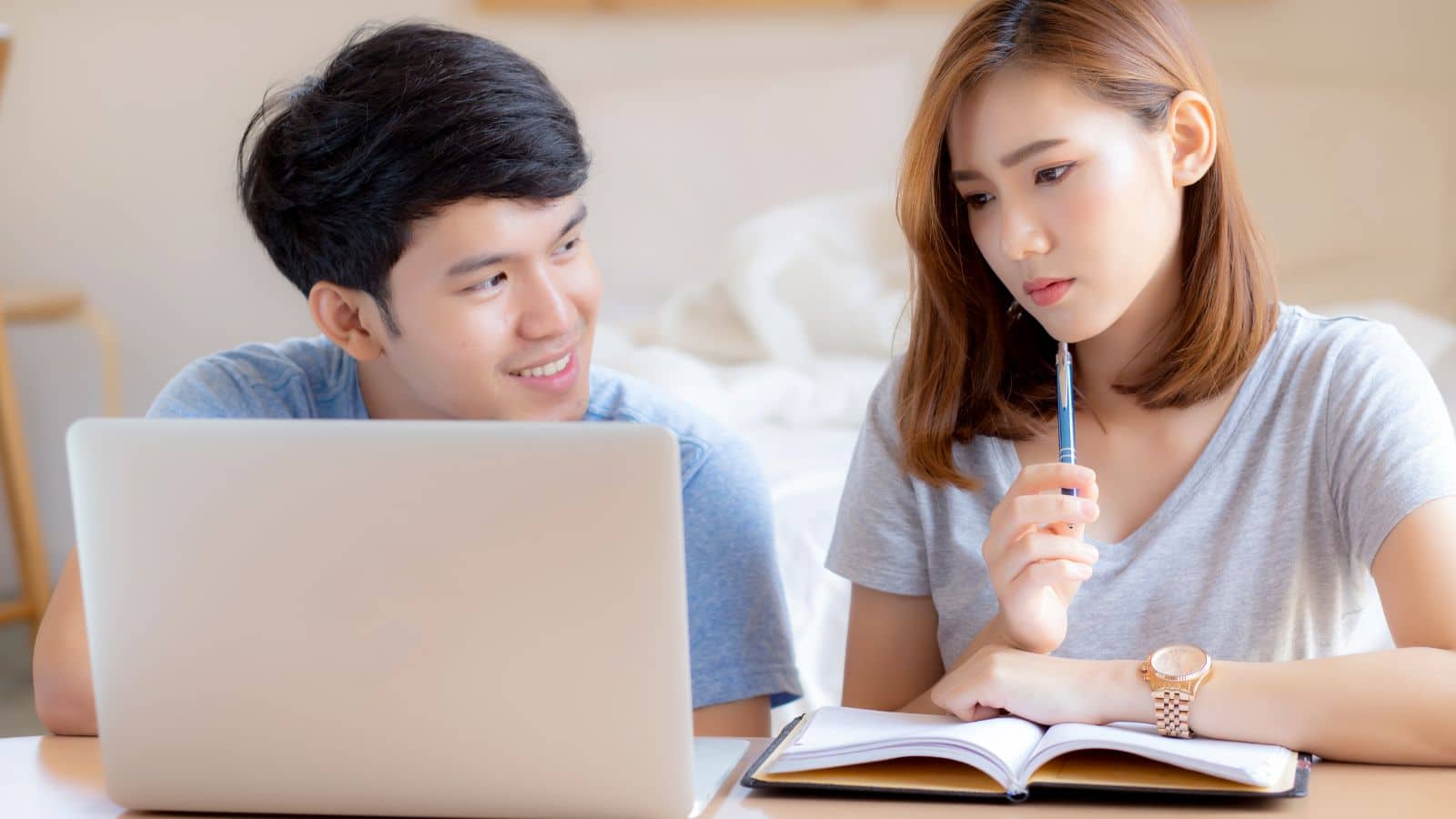 कैसे रखें पढ़ाई और लव लाइफ में संतुलन? जानिए आसान और असरदार तरीके