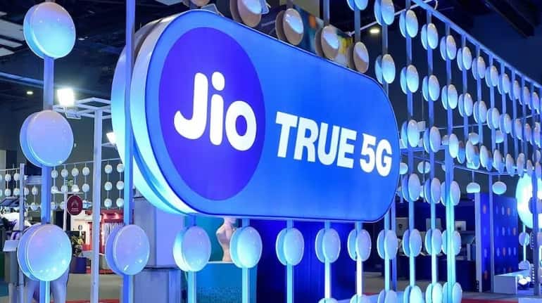 Jio Platforms Q4 Results: जियो प्लेटफॉर्म्स के प्रॉफिट में 13 फीसदी उछाल, रेवेन्यू में भी अच्छी ग्रोथ