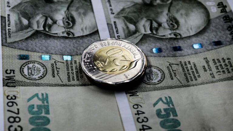 Rupee Watch: RBI के सपोर्ट के बीच रुपया मजबूत खुला लेकिन क्रूड ने बढ़त को रखा हैं सीमित