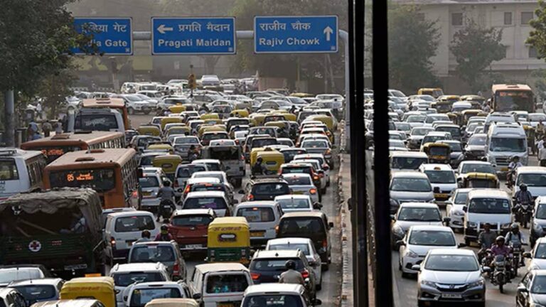 Traffic Advisory: दिल्ली-नोएडा में आज भी जाम का खतरा, पुलिस ने जारी की ट्रैफिक एडवाइजरी; इन रास्तों पर जानें से बचे