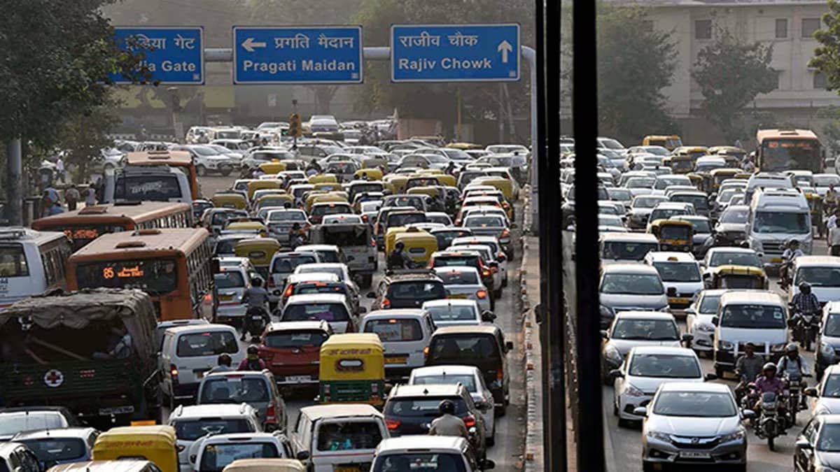 Traffic Advisory: दिल्ली-नोएडा में आज भी जाम का खतरा, पुलिस ने जारी की ट्रैफिक एडवाइजरी; इन रास्तों पर जानें से बचे