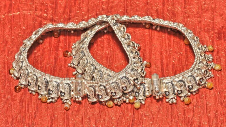 Silver Price Today: शुक्रवार 10 अप्रैल को चांदी हुई सस्ती, जानिये दिल्ली-पटना-लखनऊ में क्या रहा सिल्वर रेट