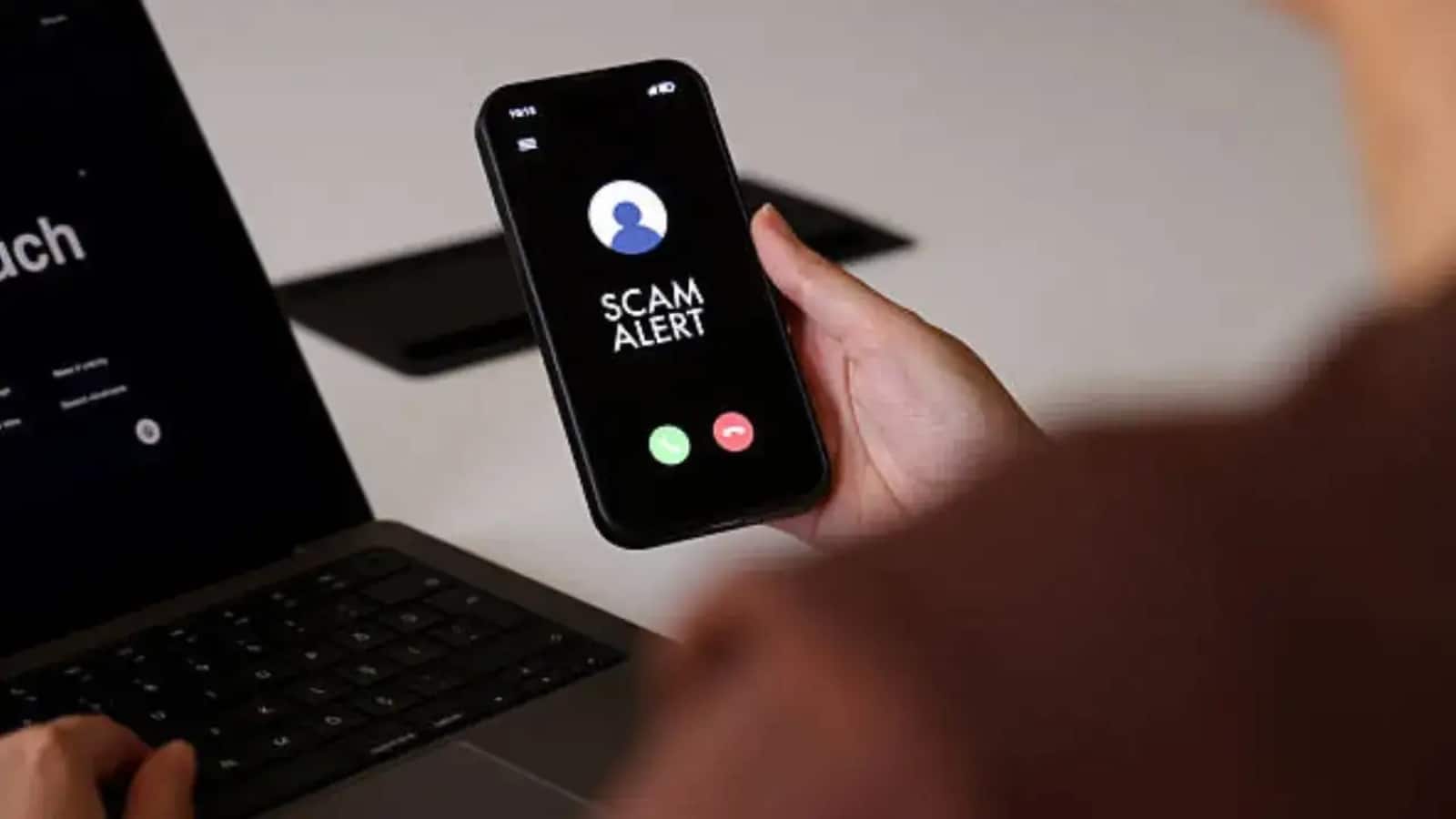 Smartphone Tips: क्या आपका भी स्मार्टफोन हैकर्स के निशाने पर है? ऐसे करें पता
