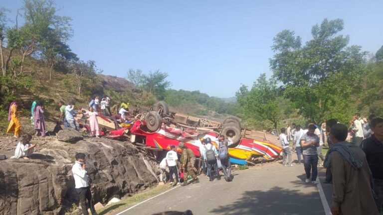 Udhampur Accident: जम्मू-कश्मीर के उधमपुर में बड़ा हादसा, अनियंत्रित होकर पलटी बस, 15 की मौत, कई घायल; रेस्क्यू जारी