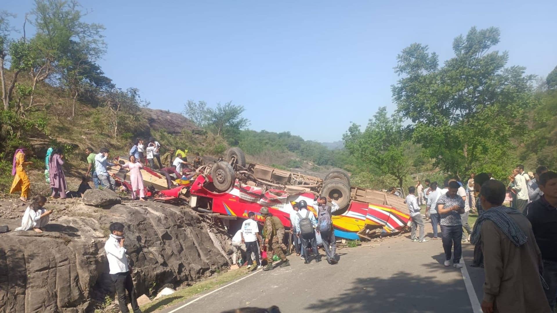 Udhampur Accident: जम्मू-कश्मीर के उधमपुर में बड़ा हादसा, अनियंत्रित होकर पलटी बस, 15 की मौत, कई घायल; रेस्क्यू जारी