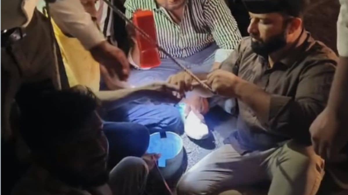 Ujjain: भेड़ चराने के लिए राजस्‍थान से आया था परिवार, खेलते-खेलते मां के सामने 70 फीट गहरे बोरवेल में गिरा 3 साल का मासूम; रेस्‍क्‍यू जारी