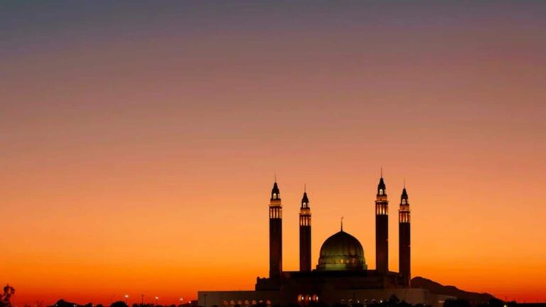 Kolkata Airport Mosque: कोलकाता एयरपोर्ट के अंदर बनी 130 साल पुरानी मस्जिद हटाने की तैयारी, शुभेंदु सरकार ने शुरू की पहल