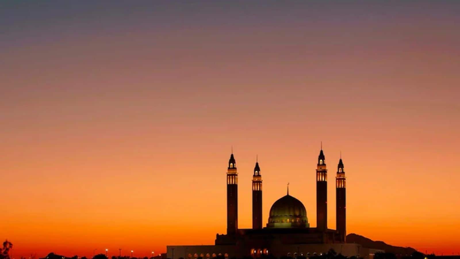Kolkata Airport Mosque: कोलकाता एयरपोर्ट के अंदर बनी 130 साल पुरानी मस्जिद हटाने की तैयारी, शुभेंदु सरकार ने शुरू की पहल