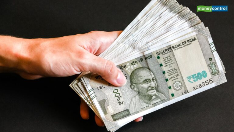 8th Pay Commission: कर्मचारियों ने रखीं बड़ी मांगें, ओल्ड पेंशन स्कीम से प्रमोशन तक सरकार पर बढ़ा दबाव