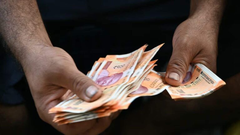8th Pay Commission: कर्मचारियों की हर मांग मानने के मूड में नहीं सरकार? फिटमेंट फैक्टर पर बढ़ी चिंता