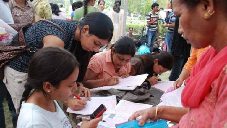 CBSE Class 12 Result 2026: सीबीएसई ने घोषित किया 12वीं का रिजल्ट, जानिए डीयू-जेएनयू में एडमिशन दिलाने में कितने मददगार होंगे आपके नंबर
