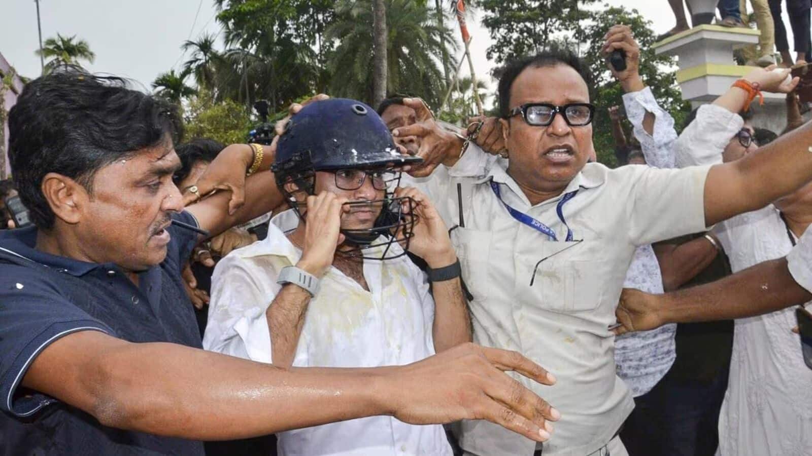 Abhishek Banerjee Attack: बंगाल के सोनारपुर में अभिषेक बनर्जी की सुरक्षा घेरा कैसे टूटा? जानें- TMC सांसद पर हमले की पूरी कहानी