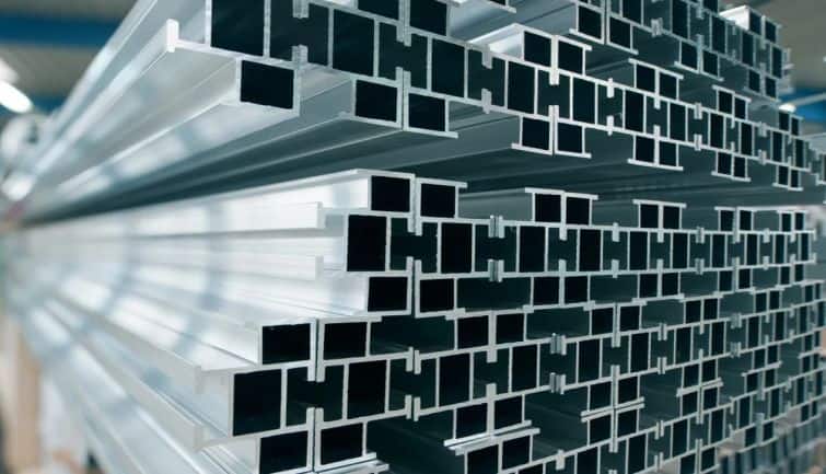 Aluminium Price: चीन के आउटपुट घटाने के डर से चढ़ा एल्युमिनियम का भाव, 4 साल के हाई पर पहुंची कीमतें