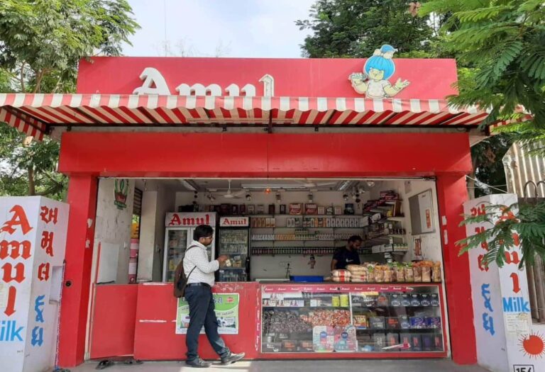 अमूल अब किसानों को प्रति किलो फैट पर 10 रुपये ज्यादा देगी, गाय और भैंस के दूध कीमत ज्यादा मिलेगी! नया रेट कार्ड जानिए
