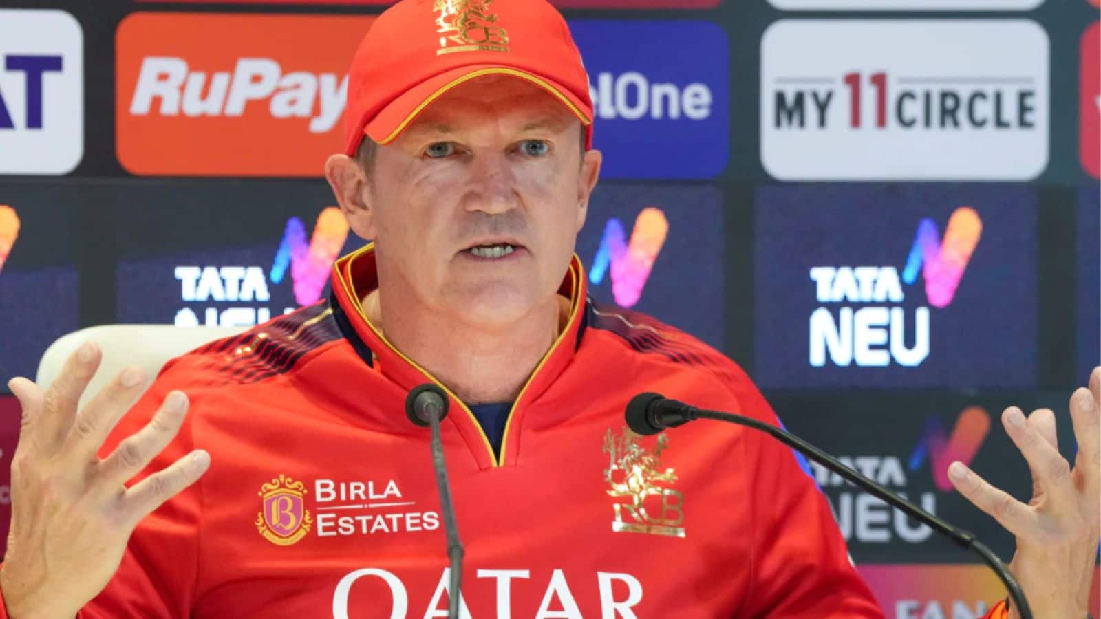 IPL 2026: RCB के हेड कोच को लगा बड़ा झटका, BCCI ने इस वजह से ठोका जुर्माना
