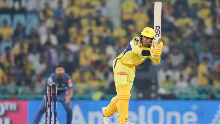 CSK IPL 2026 playoffs: क्या अब भी प्लेऑफ के लिए क्वालीफाई कर सकती है CSK? जानें पूरा गणित