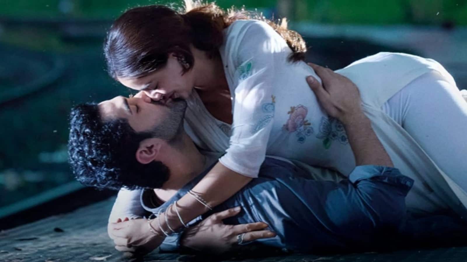 Chand Mera Dil Review: आज के मार्डन रिश्तों की सच्चाई दिखाती है लक्ष्य-अनन्या पांडे की 'चांद मेरा दिल'