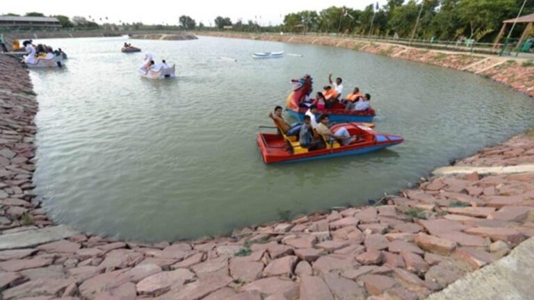 दिल्ली-एनसीआर के पास छिपा है मिनी नैनीताल, सिर्फ ₹10 में मिलेगा स्वर्ग जैसा सुकून