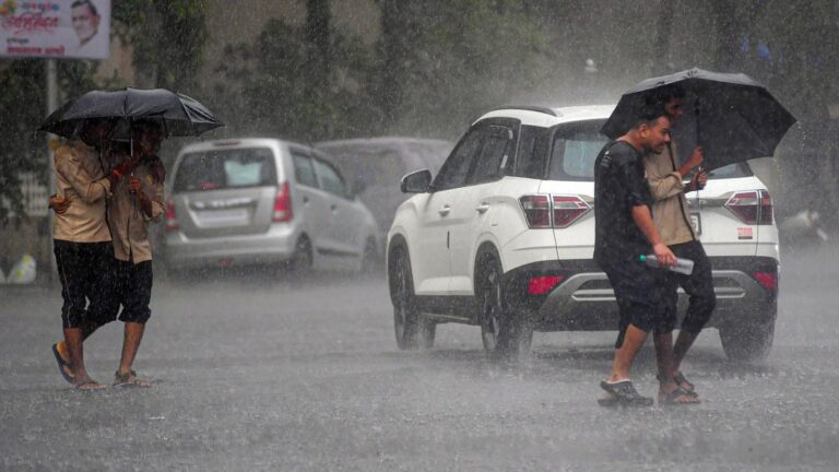 Delhi NCR Ka Mausam: करीब 10°C गिरा टेंप्रेचर, IMD ने बताया आज से लेकर 31 मई तक आंधी-तूफान और बारिश का कैसा रहेगा हाल