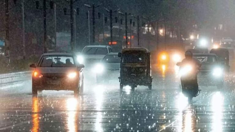 Delhi NCR Weather Update: दिल्ली-एनसीआर में अचानक बदला मौसम, आंधी-तूफान और बारिश से लगी गर्मी पर ब्रेक, IMD का अलर्ट जारी
