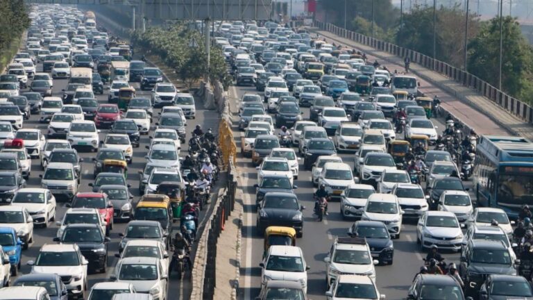 Delhi Traffic Update: दिल्ली में 6 मई को ट्रैफिक अलर्ट, राजघाट कार्यक्रम के चलते कई चौराहों पर डायवर्जन लागू, पुलिस ने जारी की एडवाइजरी