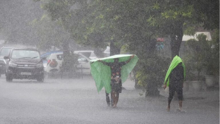 आज का मौसम 27 मई: IMD ने इन 12 राज्यों में भारी बारिश का अलर्ट दिया, बिहार से लेकर बंगाल तक 50-60kmph की रफ्तार से टकराएगा बवंडर