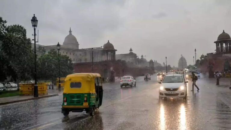 IMD Weather Forecast: दिल्ली-UP समेत कई राज्यों में बारिश और तेज आंधी का दौर शुरू, मौसम विभाग ने जारी किया बड़ा अपडेट
