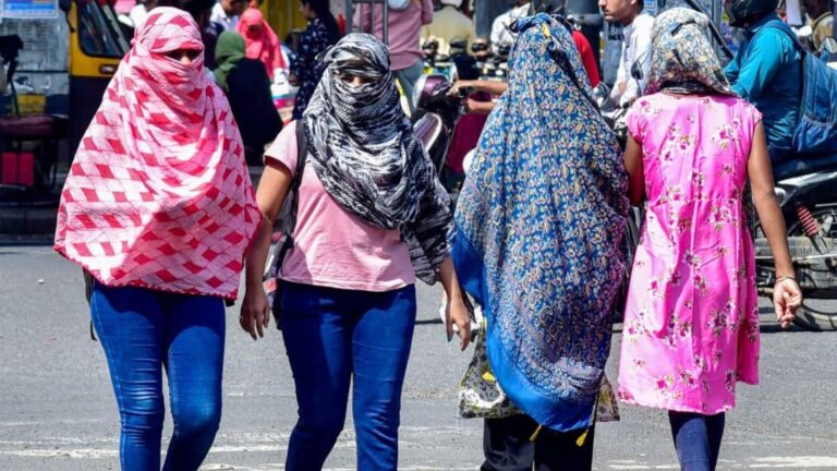 Delhi Weather Today: राजधानी दिल्ली तपने को तैयार, अगले कई दिनों तक चलेगी लू, पारा 41 डिग्री तक पहुंचने के आसार!