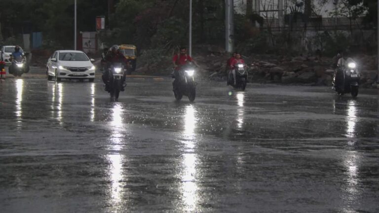 Delhi Weather Update: दिल्ली-NCR में बारिश और गरज के साथ तूफान की चेतावनी, IMD ने जारी किया येलो अलर्ट