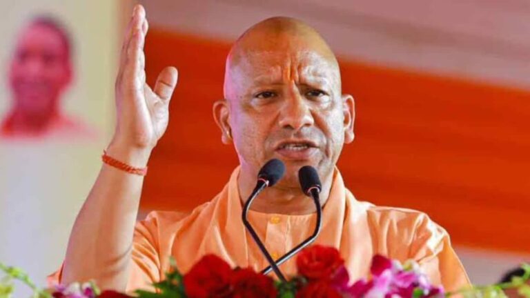 सीएम योगी के सड़क पर नमाज पढ़ने वाले बयान पर गरमाई सियासत, RJD-AIMIM का तीखा पलटवार