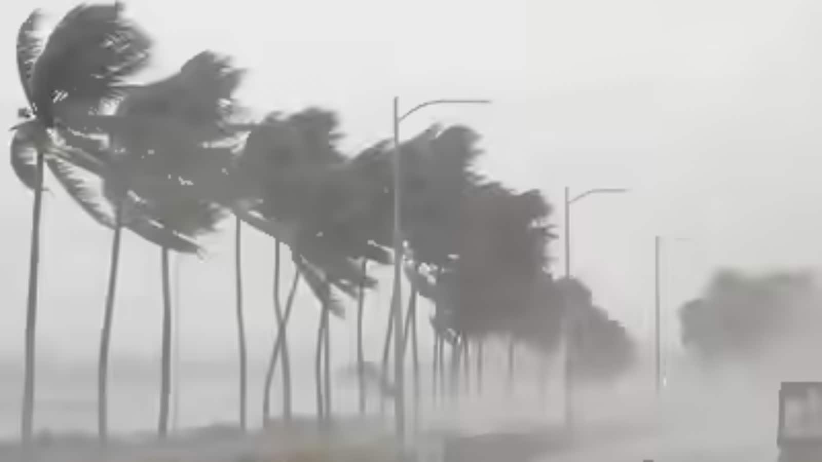IMD Heavy Rain Alert: इन राज्यों में थंडरस्टॉर्म संग हैवी बारिश का अलर्ट, बिहार समेत इन इलाकों में आएगा 50-60kmph रफ्तार वाला भीषण अंधड़