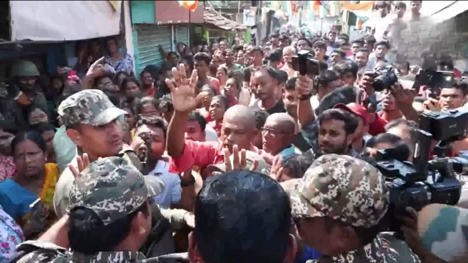 West Bengal Re-Polling: फाल्ट में महिलाओं ने लगाया TMC के लोगों पर धमकाने आरोपी, BJP कार्यकर्ताओं के साथ भी हो गई भिड़ंत