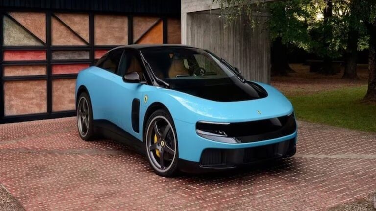 Ferrari Luce: फेरारी ने लॉन्च की पहली इलेक्ट्रिक कार, 2.5 सेकंड में 100 की रफ्तार पकड़ेगी ये सुपरकार...जानें पूरा फीचर्स