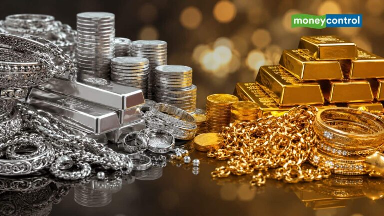 Gold Silver Price: MCX पर चांदी गिरी, ग्लोबल उतार-चढ़ाव के बीच सोना स्थिर