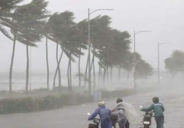 आज का मौसम 16 मई: IMD ने इन 19 राज्यों में 50kmph वाले तूफान और भारी बारिश का अलर्ट दिया, बिहार में आएगा भयानक थंडरस्क्वॉल