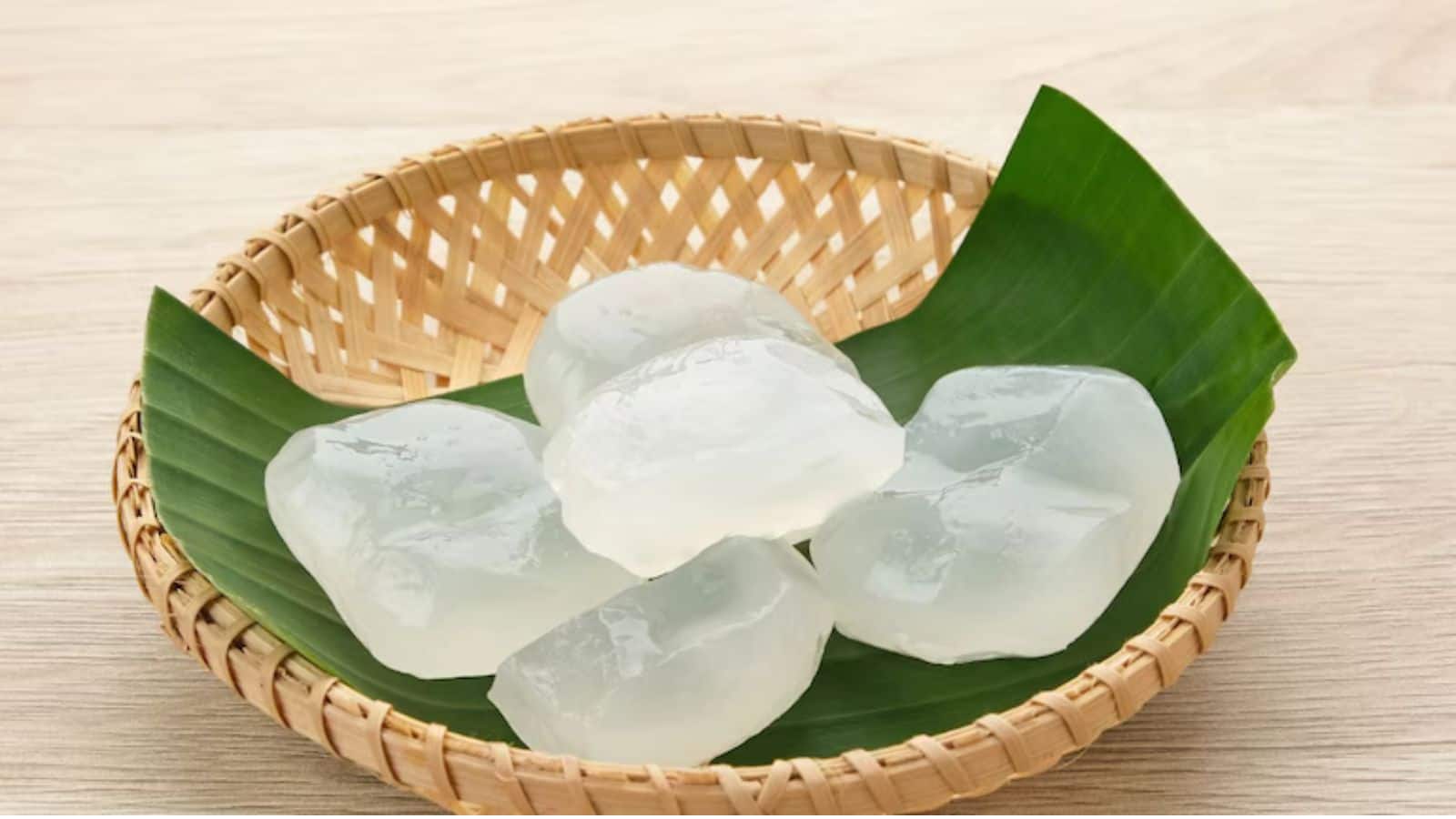 Ice apple Benefits: बर्फ जैसा दिखने वाला ये फल गर्मी में देता है ठंडक, जानें इसके 4 बड़े फायदे