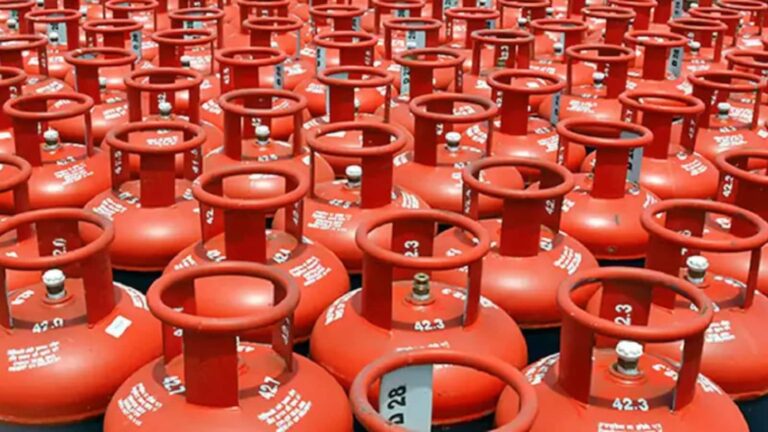 LPG Price Today: दिल्ली से बेंगलुरु तक आज कितने में मिल रहा गैस सिलेंडर? जानें अपने शहर का रेट