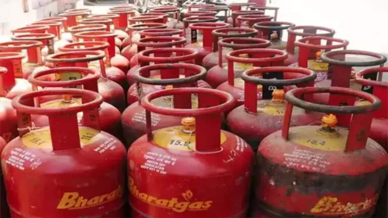 LPG Cylinder Price Today: महंगाई के बीच राहत! नहीं बढ़े LPG सिलेंडर के दाम, जानें आपके शहर का नया रेट