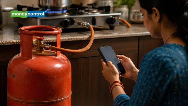 LPG Price Today: रसोई गैस से लेकर कमर्शियल सिलेंडर तक, जानें आज आपके शहर में कितने का मिल रहा LPG सिलेंडर?