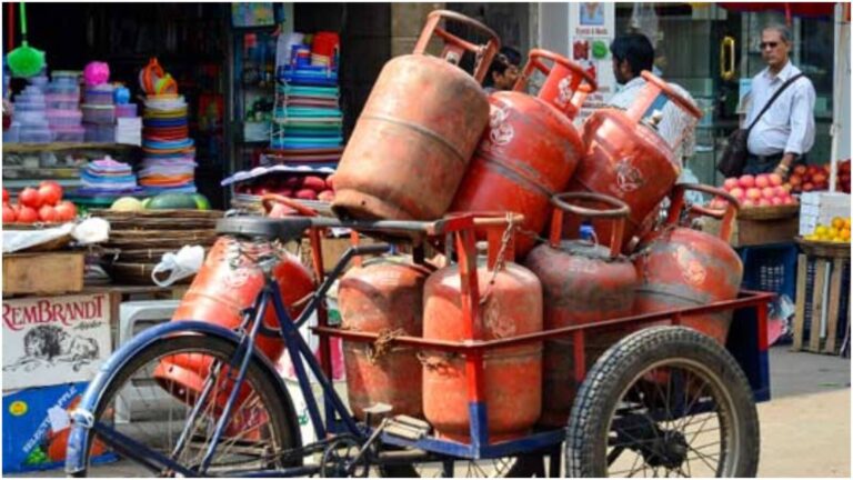 LPG Cylinder Price Today: LPG सिलेंडर सस्ता हुआ या महंगा? जानें अपने शहर में घरेलू और कमर्शियल गैस के ताजा रेट