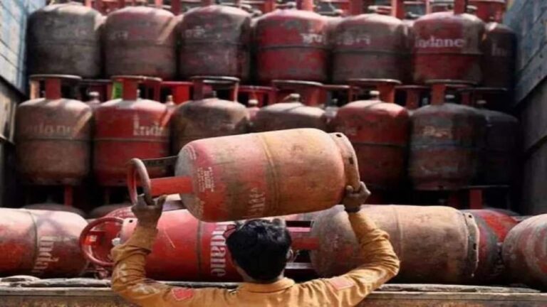 LPG Price Today: आज आपके शहर में कितने का मिल रहा LPG सिलेंडर? घरेलू और कमर्शियल दोनों के नए रेट देखें
