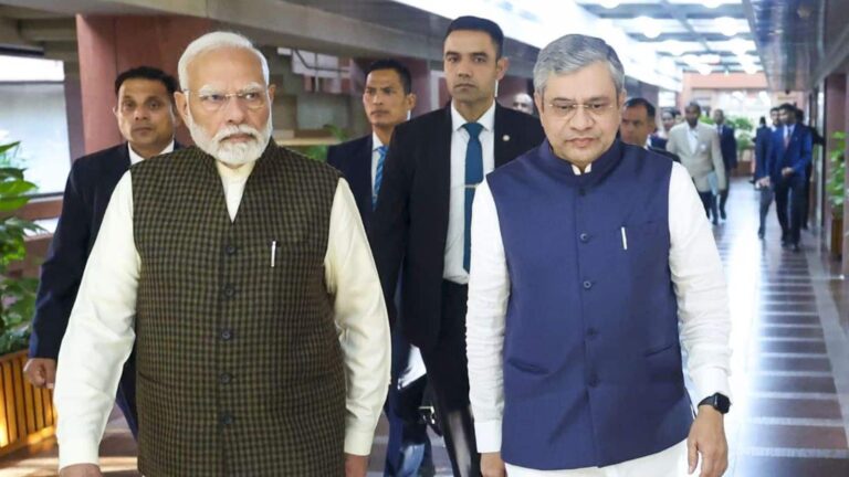 WFH की अपील और पेट्रोल बचाने वाली बात पर अब अश्विनी वैष्णव ने अंडरलाइन की ये चीजें, मामला कितना गंभीर है समझिए