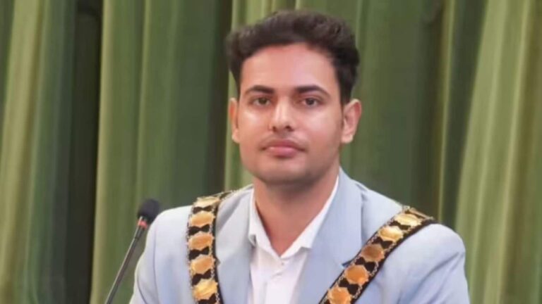 UK Mayor: 23 साल की उम्र में बड़ा कमाल! तुषार कुमार बने ब्रिटेन के सबसे युवा भारतीय मूल के मेयर