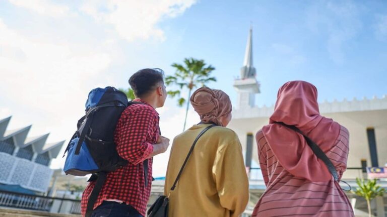 Muslim-Friendly Tourism: यहां मिल रहा हलाल और मुस्लिम फ्रेंडली टूरिज्म का बंपर ऑफर! इस देश ने तो गजब ही कर दिया