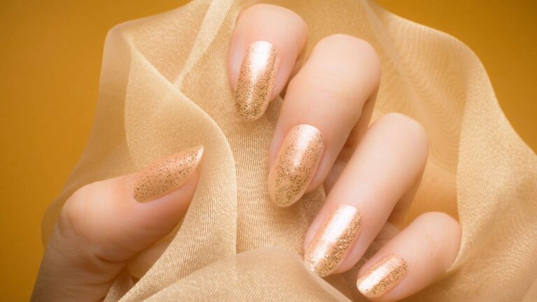 Summer 2026 nail trends: गर्मियों में हाथों को दें फ्रेश लुक, ट्राई करें ये 5 ट्रेंडिंग नेल पेंट शेड्स